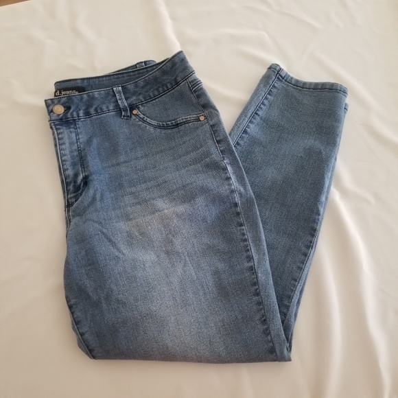 D. Jeans - Picture 2 of 3